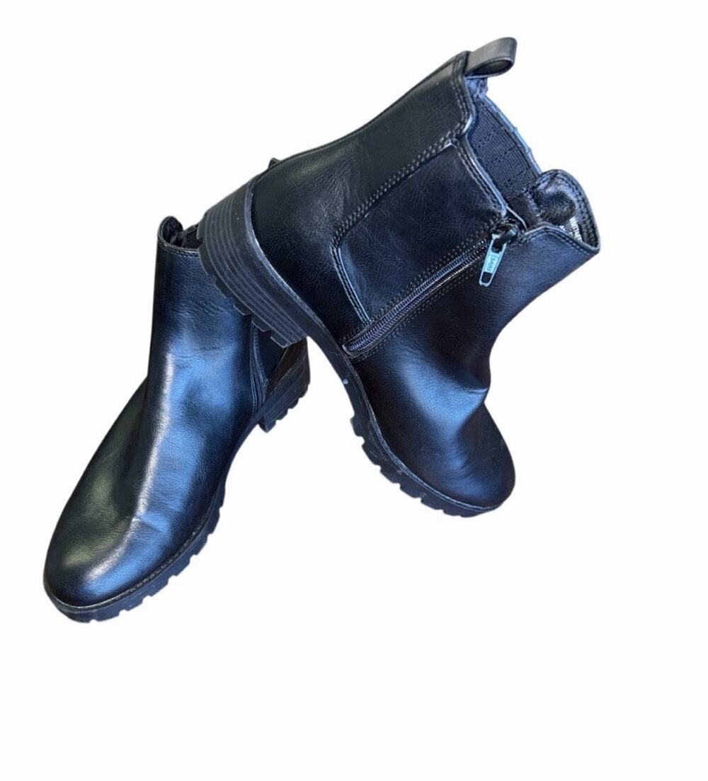 Time and Tru Women’s Size 9 Black Chelsea Ankle Boots Side Zip Lug Sole
